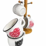 Porcelanske šolje na stalku