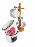 Porcelanske šolje na stalku